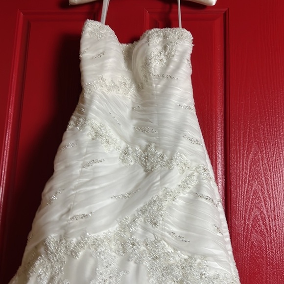 Alfred wedding gown size 2 - Picture 2 of 8
